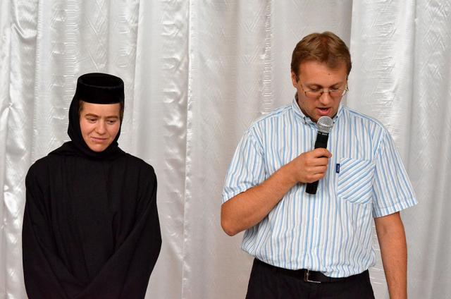 Cătălin Jeckel, directorul Editurii Doxologia a prezentat albumul "Agapia în fotografie veche" , îngrijit de monahia Maria Giosanu