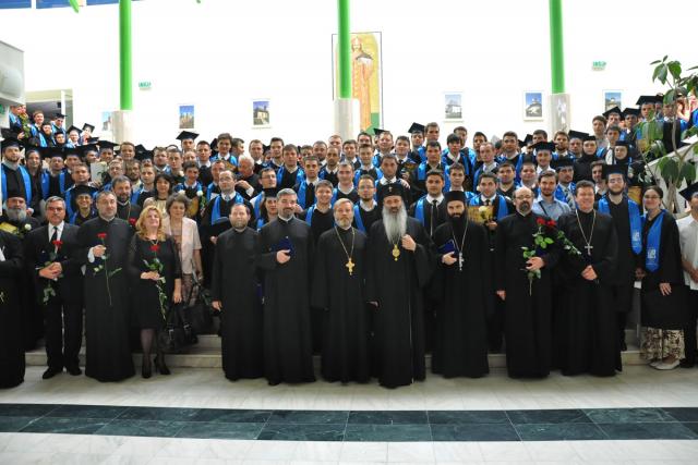 Curs festiv de absolvire al studenţilor teologi ieşeni