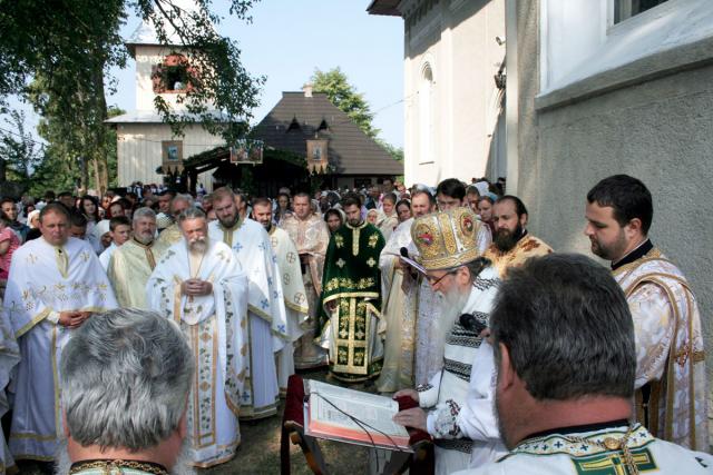 „Odată cu resfinţirea bisericii, s-a sfinţit şi munca şi jertfa credincioşilor“