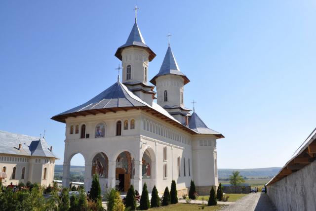 Sărbătoarea Sfântului Ierarh Varlaam, la Mănăstirea Bodeşti