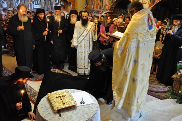 Un nou călugăr la Mănăstirea Pângăraţi