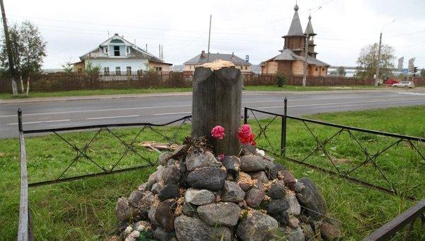 Rusia: 4 Cruci de lemn tăiate de vandali