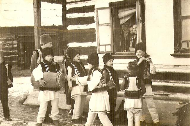 Pasiune, la 23 de ani, pentru portul popular din Bucovina