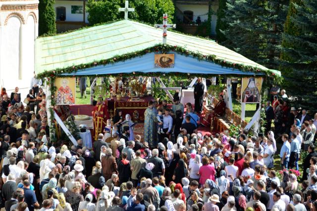 Hramul Mănăstirii Secu, sărbătorit în prezenţa a doi ierarhi