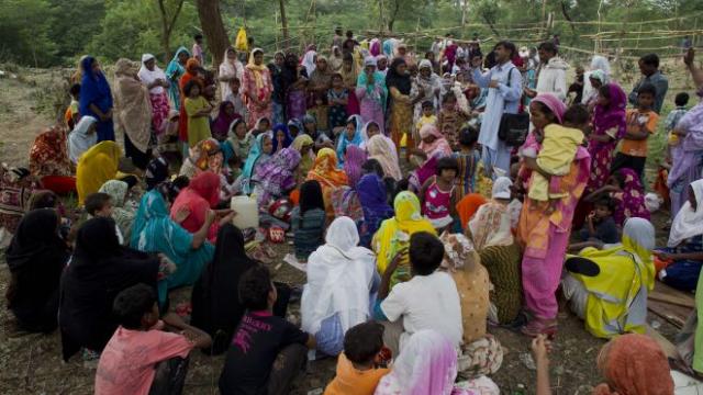 Pakistan: 100 de creştini fug în păduri de frica islamiştilor