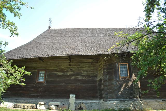 Bisericuţa din Băneşti: o poveste de trei veacuri