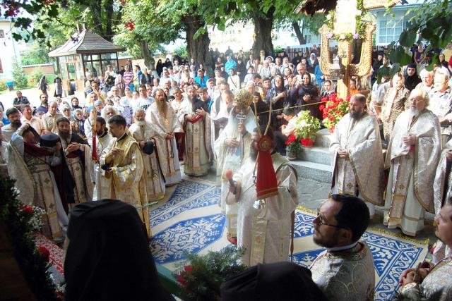 Două zile de sărbătoare la Mănăstirea Văratec din judeţul Neamţ
