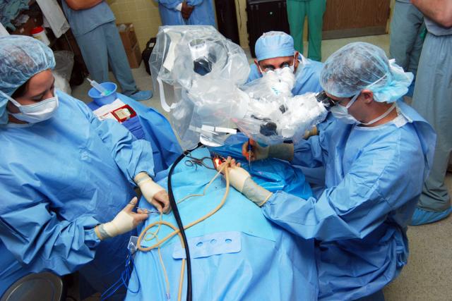 Operaţii în premieră la Spitalul Floreasca din Bucureşti