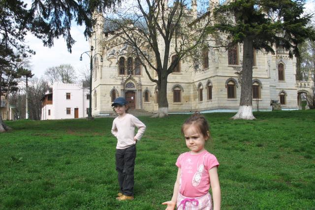 Mănăstirea Miclăuşeni, un loc de tihnă în mijlocul naturii
