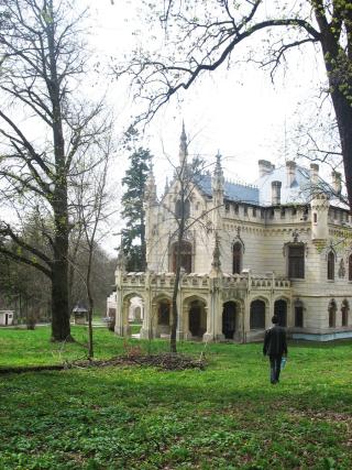 Mănăstirea Miclăuşeni, un loc de tihnă în mijlocul naturii
