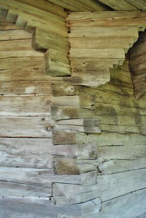 Vechea biserică a Putnei, un monument condamnat la dispariţie