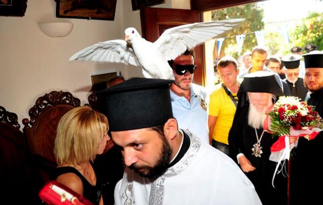 Patriarhul Ecumenic, întâmpinat în Creta de un porumbel alb