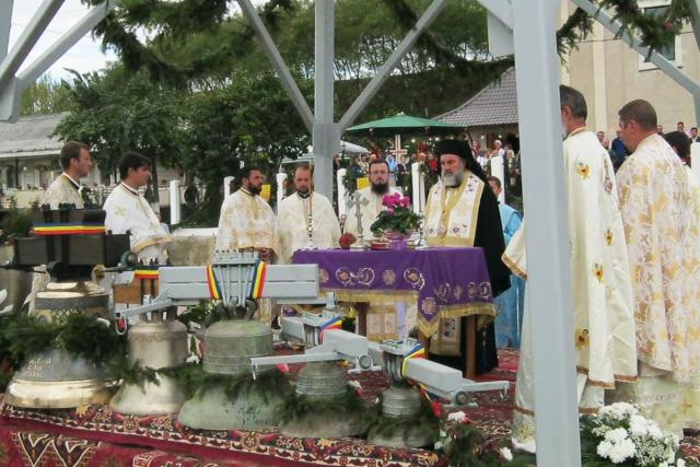 Mii de pelerini la mănăstirile închinate Naşterii Maicii Domnului