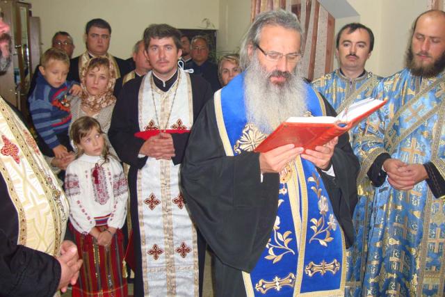 IPS Teofan a oficiat Sfântul Maslu în parohia Focuri, Protopopiatul Hârlău