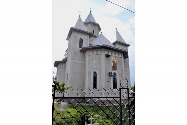 Biserica Sfântului Dimitrie din Gherăieşti, în haine de sărbătoare