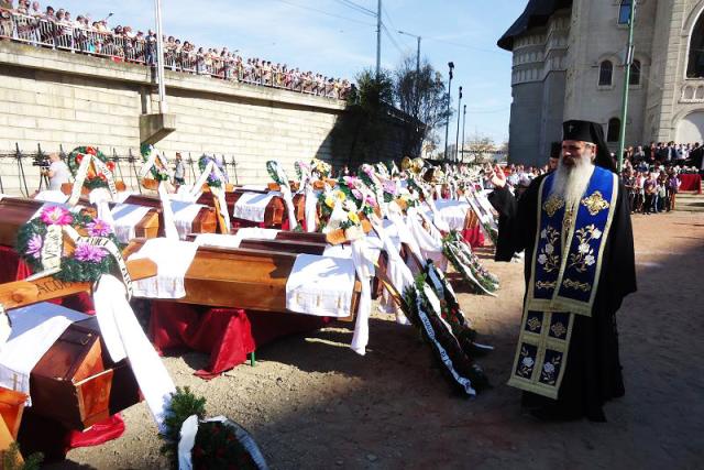 Slujbă de înmormântare pentru patruzeci de persoane la Biserica „Sf. Nectarie” din Iași