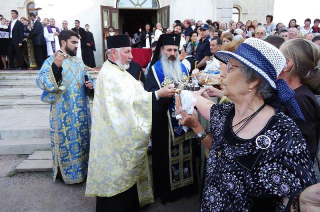 Slujbă de înmormântare pentru patruzeci de persoane la Biserica „Sf. Nectarie” din Iași
