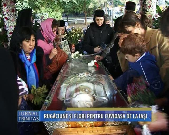 Rugăciune și flori pentru Sfânta Cuvioasă Parascheva