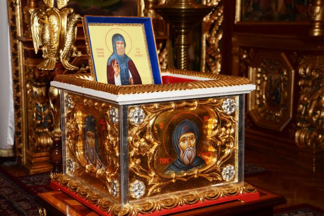 Moaştele Sfântului Teofil au ajuns aseară la Iaşi