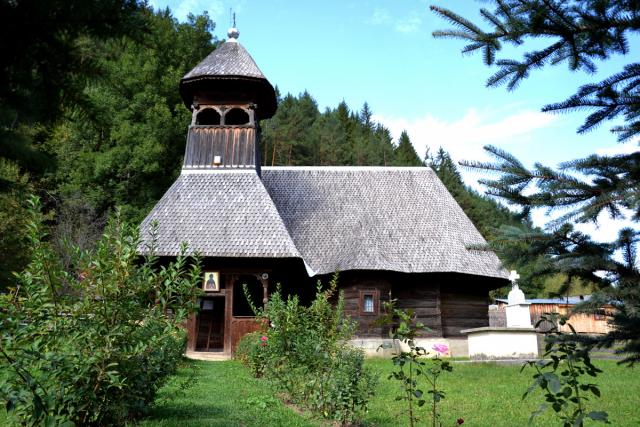 La Fărcaşa, lemnul a luat chip de biserică