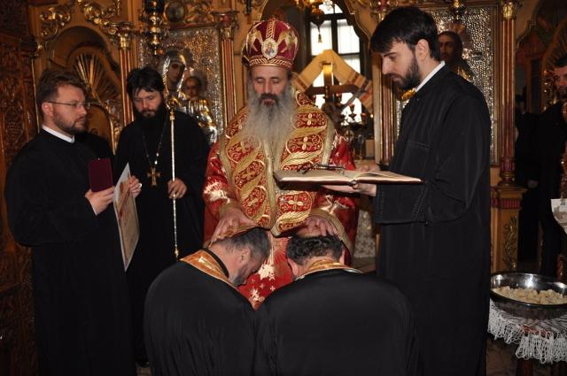 Liturghie arhierească în parohia „Sfântul Ierarh Nicolae“ din Podu Iloaiei