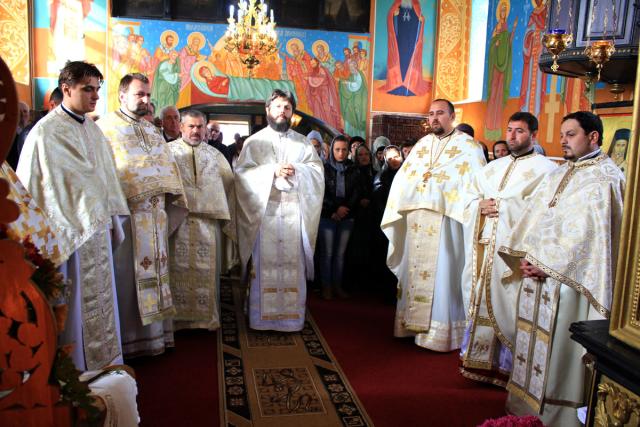 Biserica Spitalului de Copii din Botoşani a primit un fragment din moaştele Sfântului Nectarie