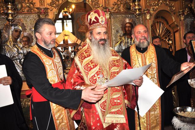 Liturghie arhierească în parohia „Sfântul Ierarh Nicolae“ din Podu Iloaiei