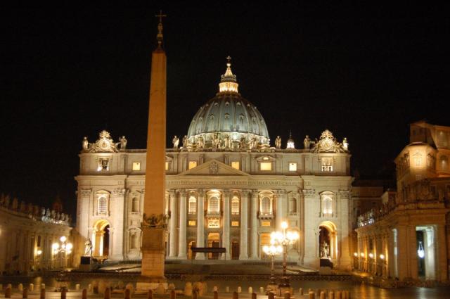 Vaticanul compară homosexualitatea cu poligamia