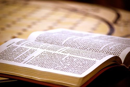 „Obiceiul european presupunea ca Biblia să fie citită seara în familie”