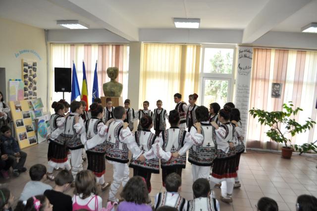 Copiii de la „Opincuţa“ duc mai departe tradiţiile strămoşeşti