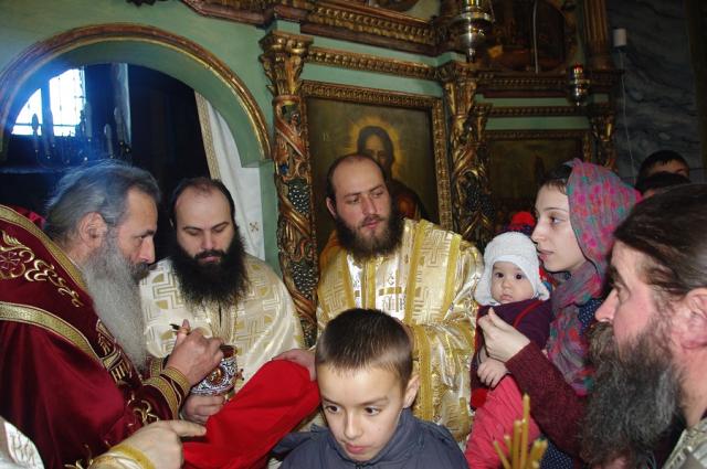 1000 de credincioşi, la Sfânta Liturghie oficiată de IPS Teofan la Urecheni