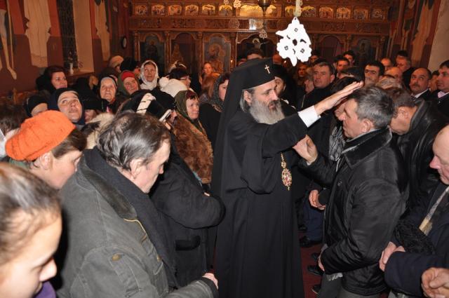 "Sunteţi primul mitropolit care păşeşte în această biserică"