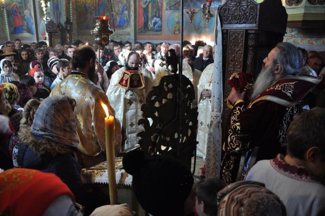 1000 de credincioşi, la Sfânta Liturghie oficiată de IPS Teofan la Urecheni