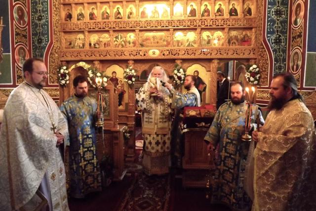 Liturghie arhierească la hramul Bisericii „Sfântul Ioan Botezătorul“ din Paşcani