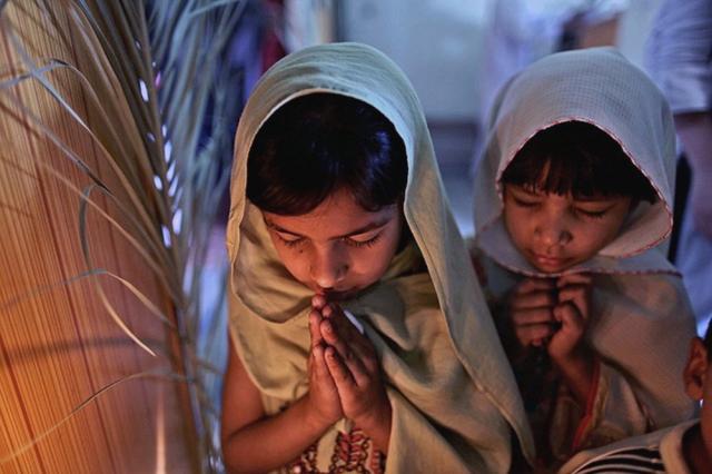 500 de fetiţe creştine răpite în Egipt pentru a fi convertite la islam