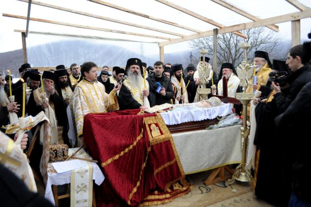 IPS Adrian Hriţcu, înmormântat la Mănăstirea Pogleţ din judeţul Bacău