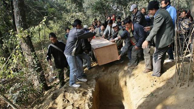 Creştinilor din Nepal le este interzis să-şi îngroape morţii