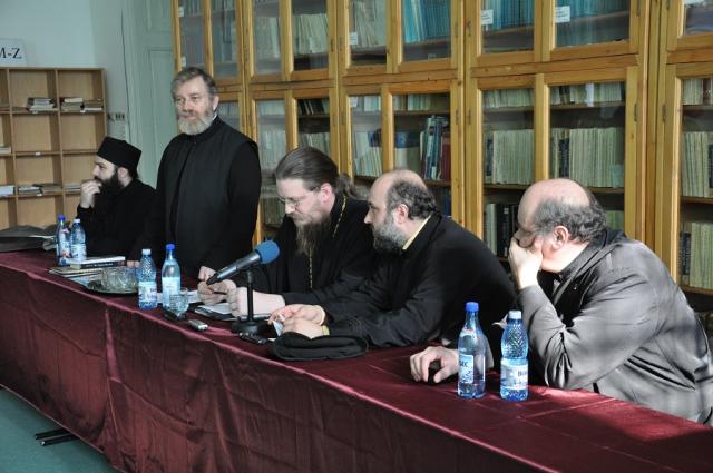 Părintele decan al Facultăţii de Teologie Ortodoxă din New York a conferenţiat la Iaşi