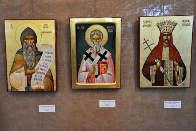 O expoziţie care bucură atât ochiul, cât mai ales inima - „Icoanele sfinţilor - o mărturisire ortodoxă“