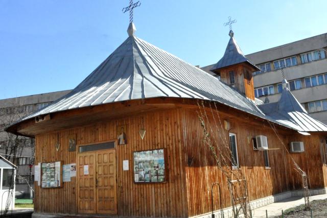 Fragment din moaştele Sfântului Iulian, pentru biserica din Campusul „Tudor Vladimirescu“
