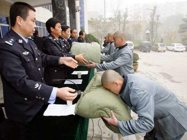 Prizonieri în lagărele de muncă în China