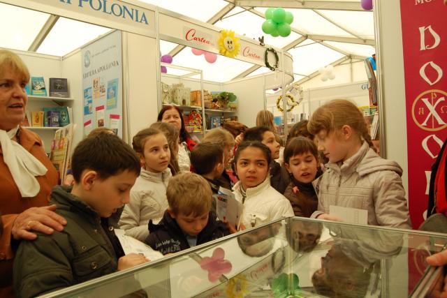 Editura Doxologia i-a întâlnit, la Chişinău, pe copiii Basarabiei