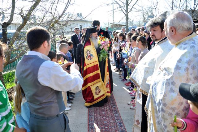 "N-am crezut că în această bisericuţă umilă va sluji vreodată Mitropolitul Moldovei şi Bucovinei"