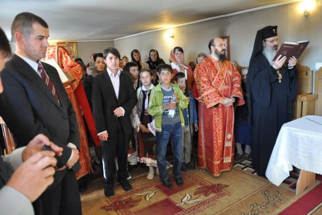 "N-am crezut că în această bisericuţă umilă va sluji vreodată Mitropolitul Moldovei şi Bucovinei"