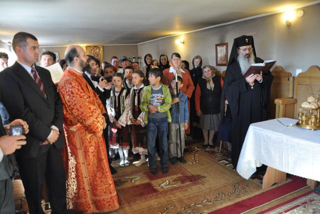 "N-am crezut că în această bisericuţă umilă va sluji vreodată Mitropolitul Moldovei şi Bucovinei"