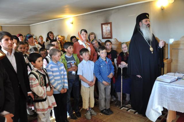 "N-am crezut că în această bisericuţă umilă va sluji vreodată Mitropolitul Moldovei şi Bucovinei"