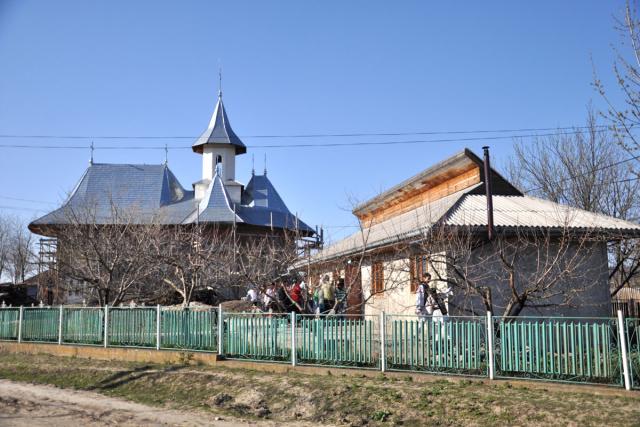 "N-am crezut că în această bisericuţă umilă va sluji vreodată Mitropolitul Moldovei şi Bucovinei"