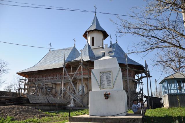 "N-am crezut că în această bisericuţă umilă va sluji vreodată Mitropolitul Moldovei şi Bucovinei"