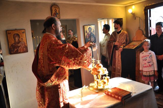 "N-am crezut că în această bisericuţă umilă va sluji vreodată Mitropolitul Moldovei şi Bucovinei"