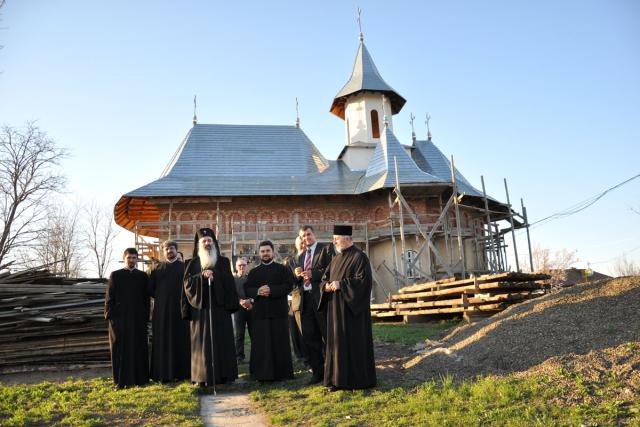 "N-am crezut că în această bisericuţă umilă va sluji vreodată Mitropolitul Moldovei şi Bucovinei"
